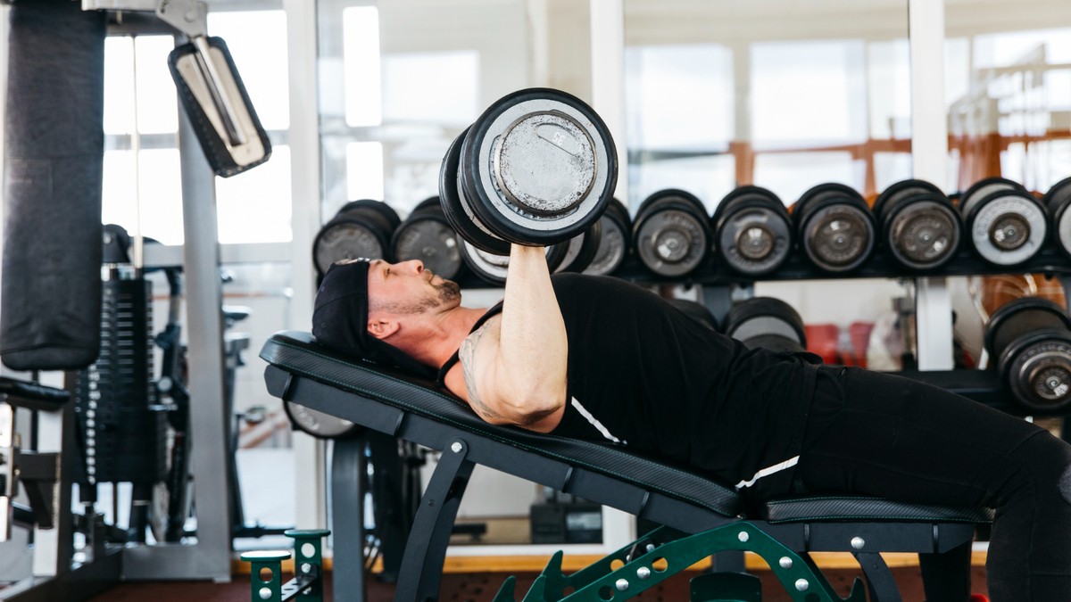 Développé incliné avec haltères